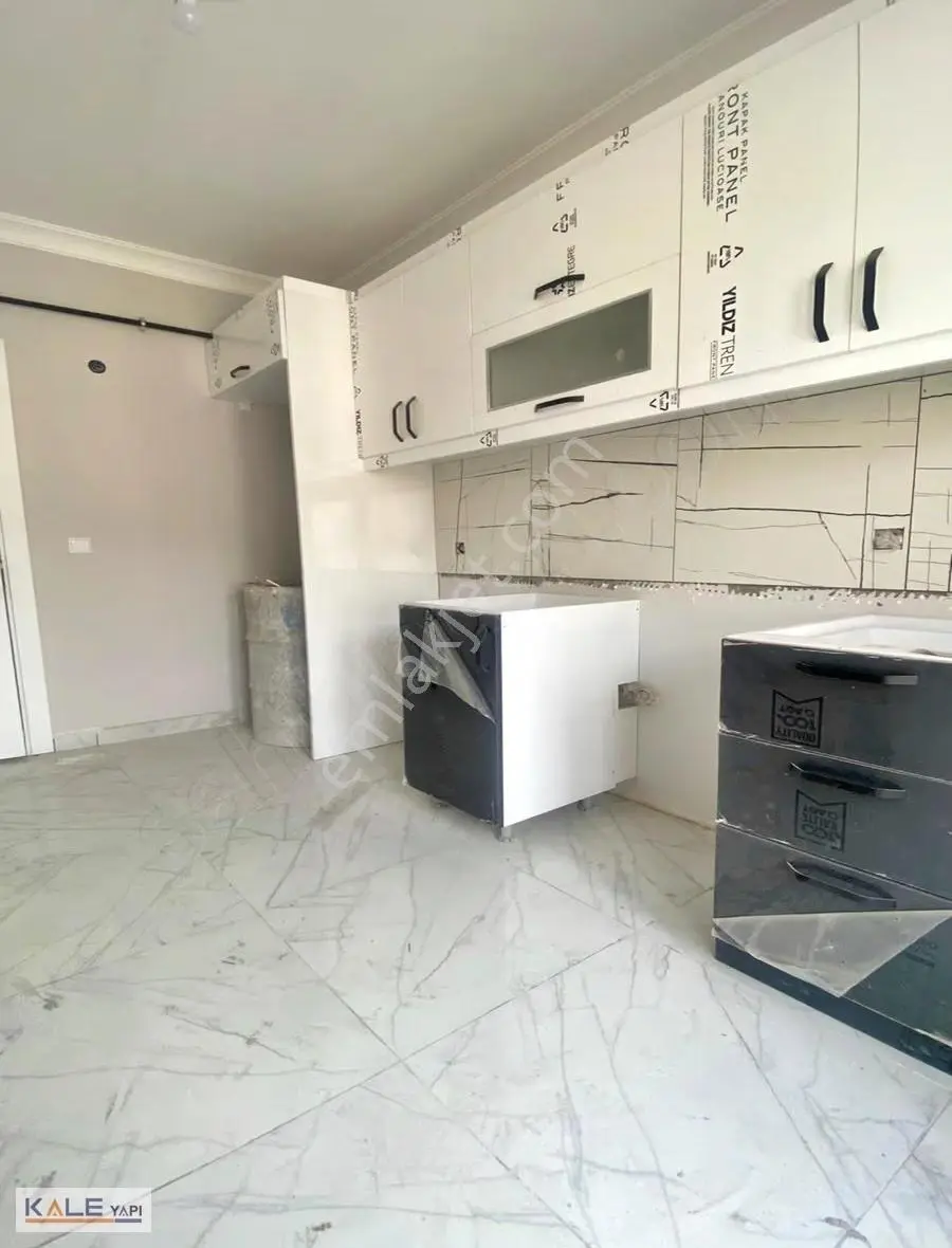 Bahçeşehir Lokasyonunda Geniş Metrekareli 3+1 Sıfır Daire - Görsel 3