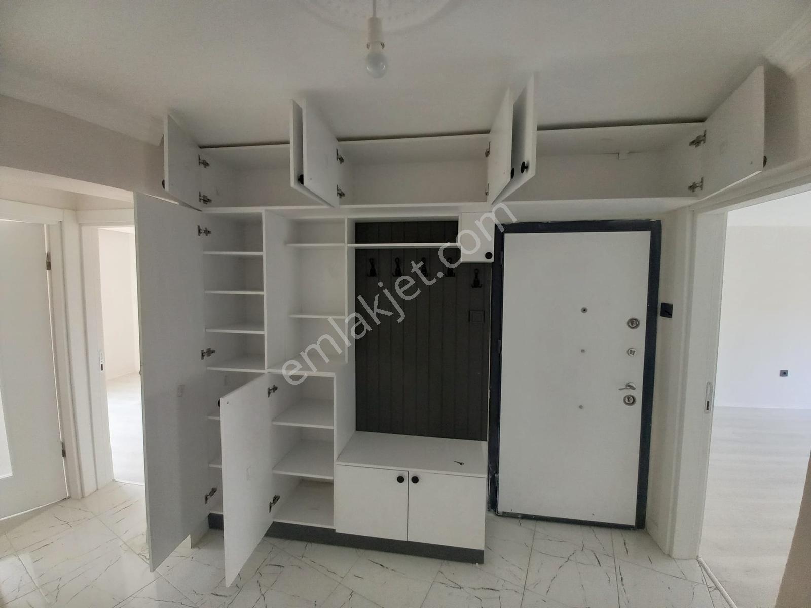 Manisa Akıncılar Mah Kiralık Kafesera Yanı Otoparklı 3+1 Daire