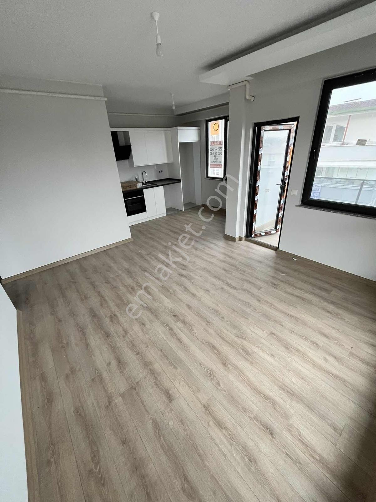 Cumhuriyet Mahallesi Sahil Mevkii Satılık 2 + 1 Daire