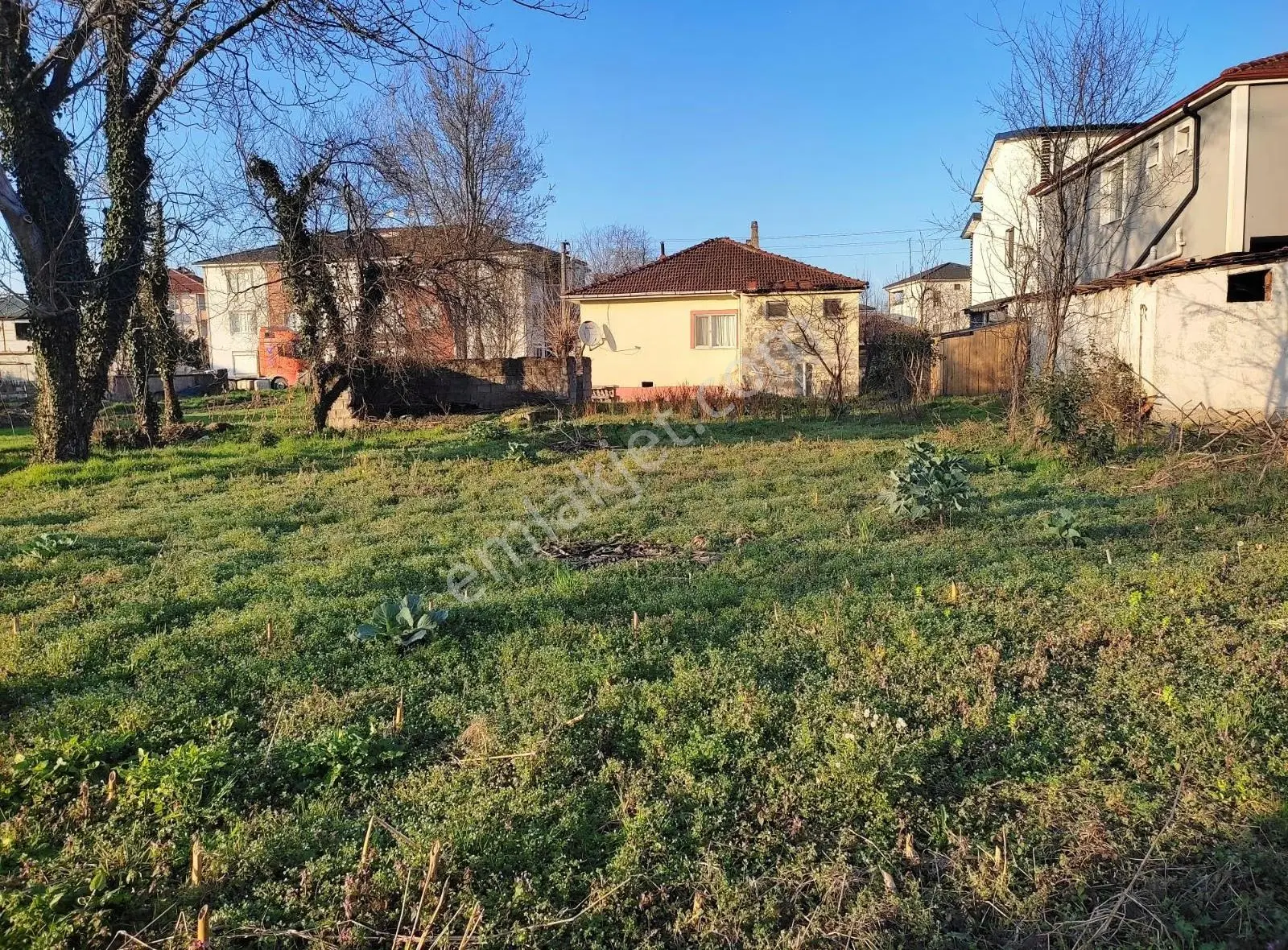Akyazı Nur Emlaktan İnönü Mah. 838 M2 Arsa Yüzde 35 3 Kat İzinli