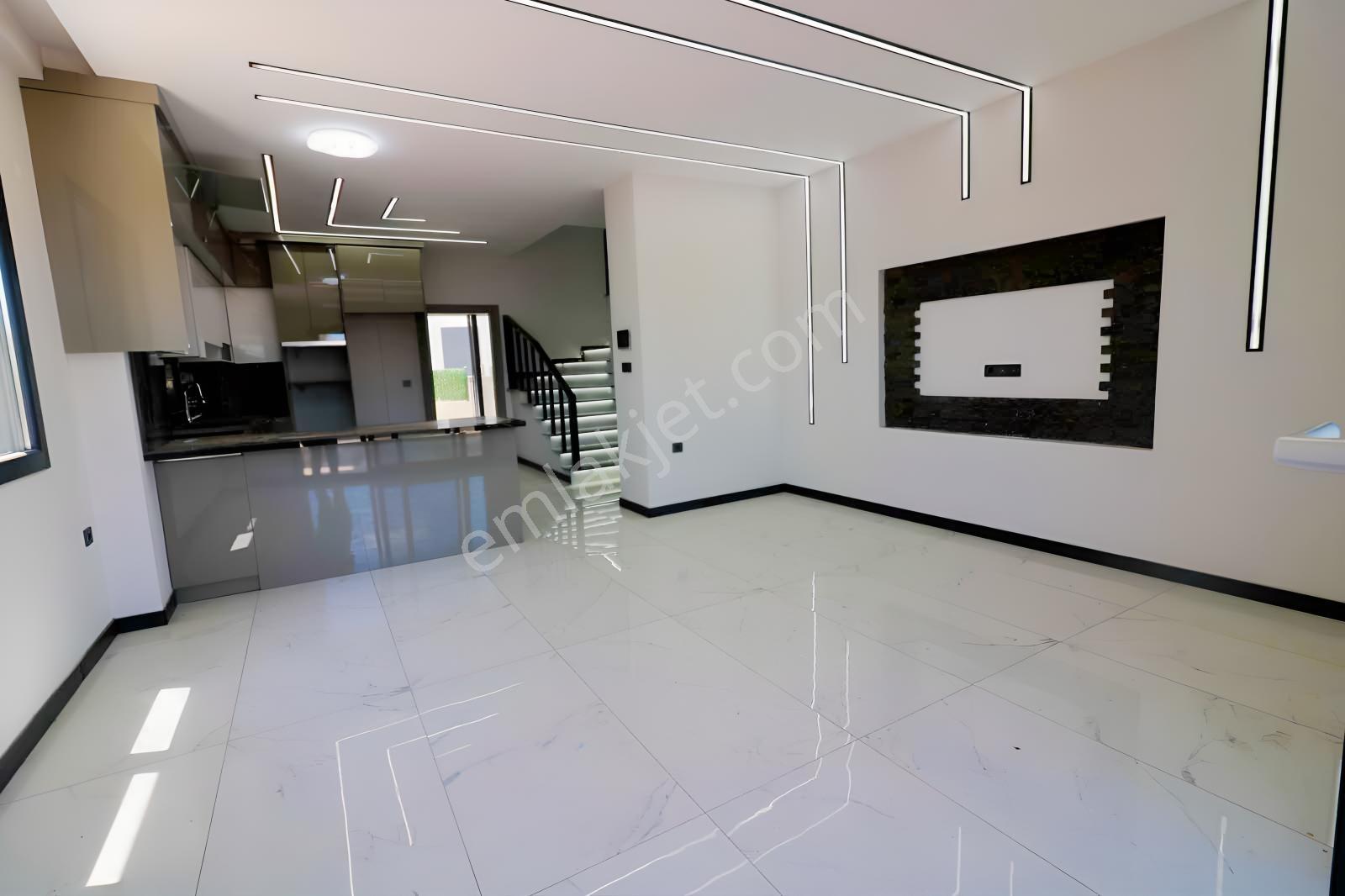 Didim Çamlık Mahallesinde Önü Kapanmaz Köşe Başı Lüks Villa! - Görsel 9