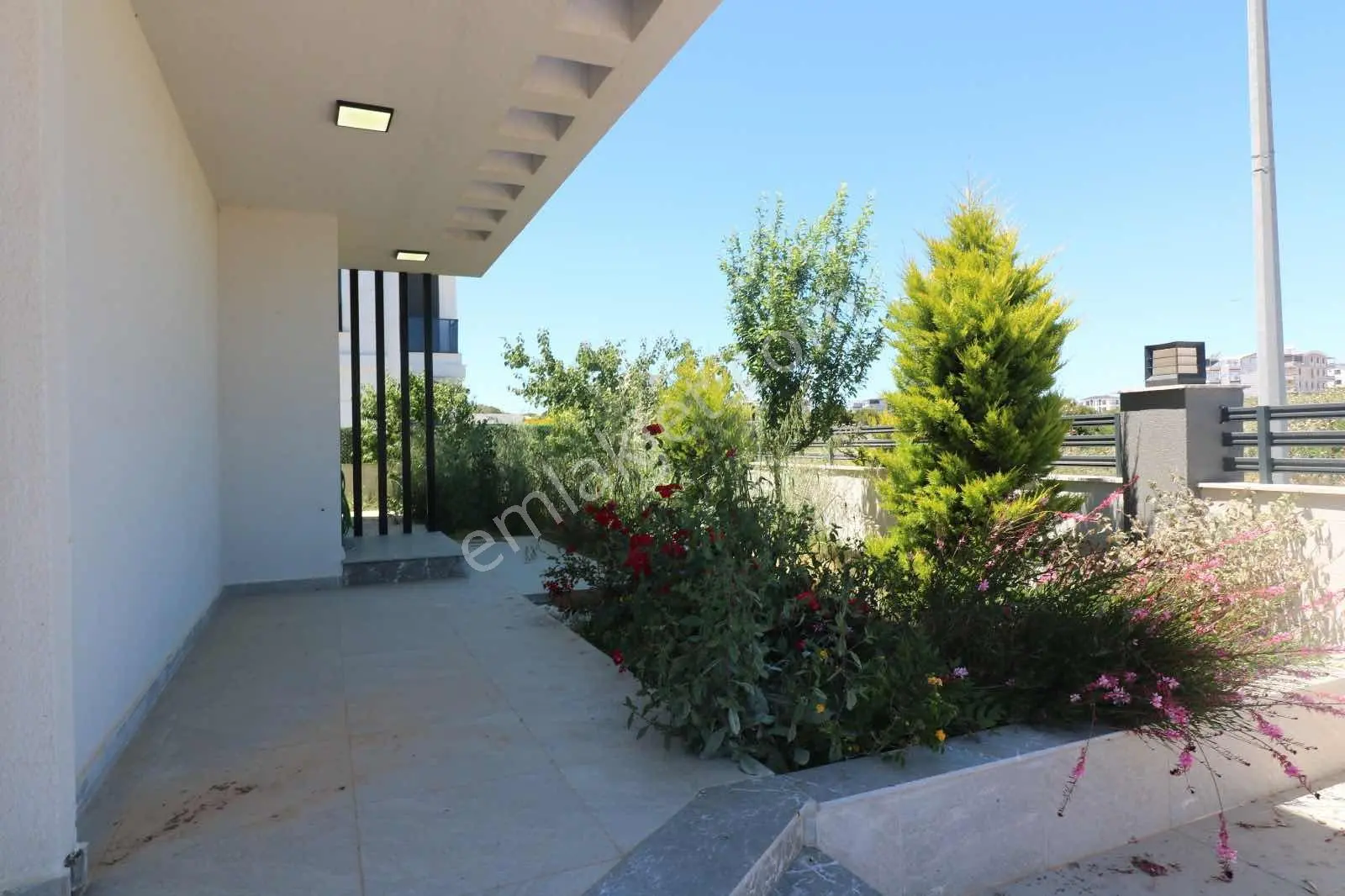 Didim Çamlık Mahallesinde Önü Kapanmaz Köşe Başı Lüks Villa! - Görsel 2