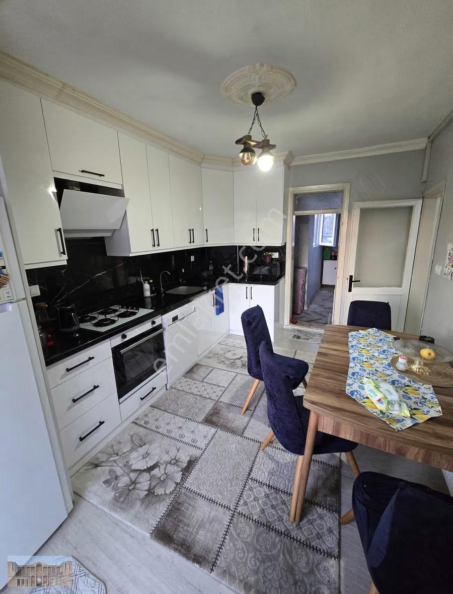 Satılık Çınarlıda 3+1 125m2 Doğalgazlı Tadilatlı Daire