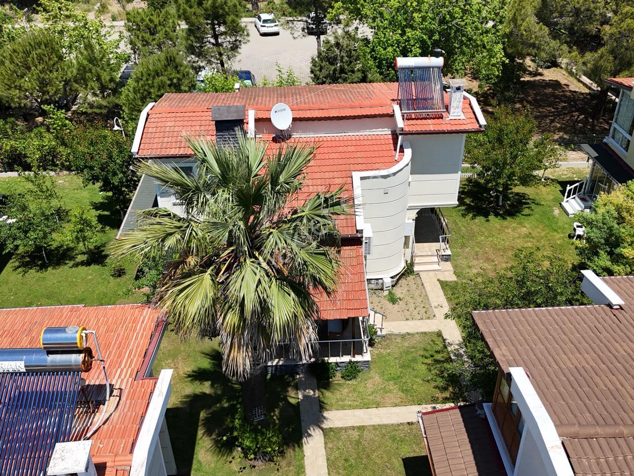 Burhaniye'de Plaja Sıfır Sitede Satılık Müstakil Villa - Görsel 34