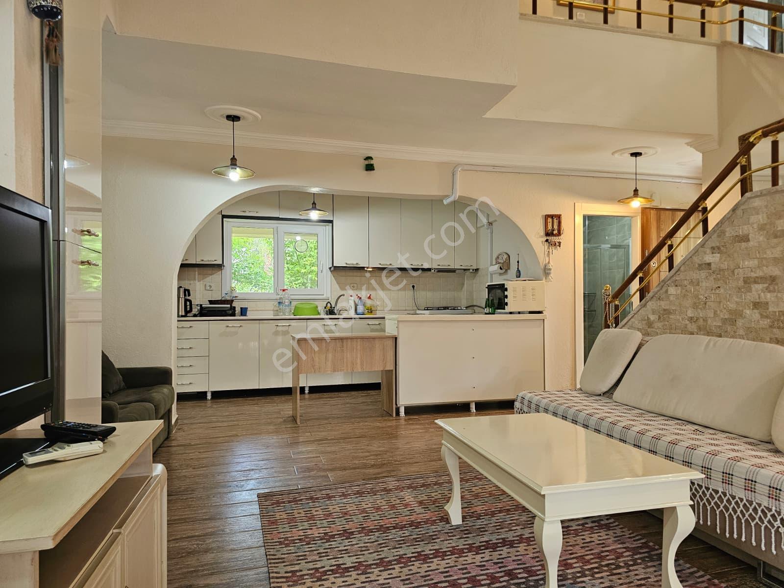 Burhaniye'de Plaja Sıfır Sitede Satılık Müstakil Villa - Görsel 9