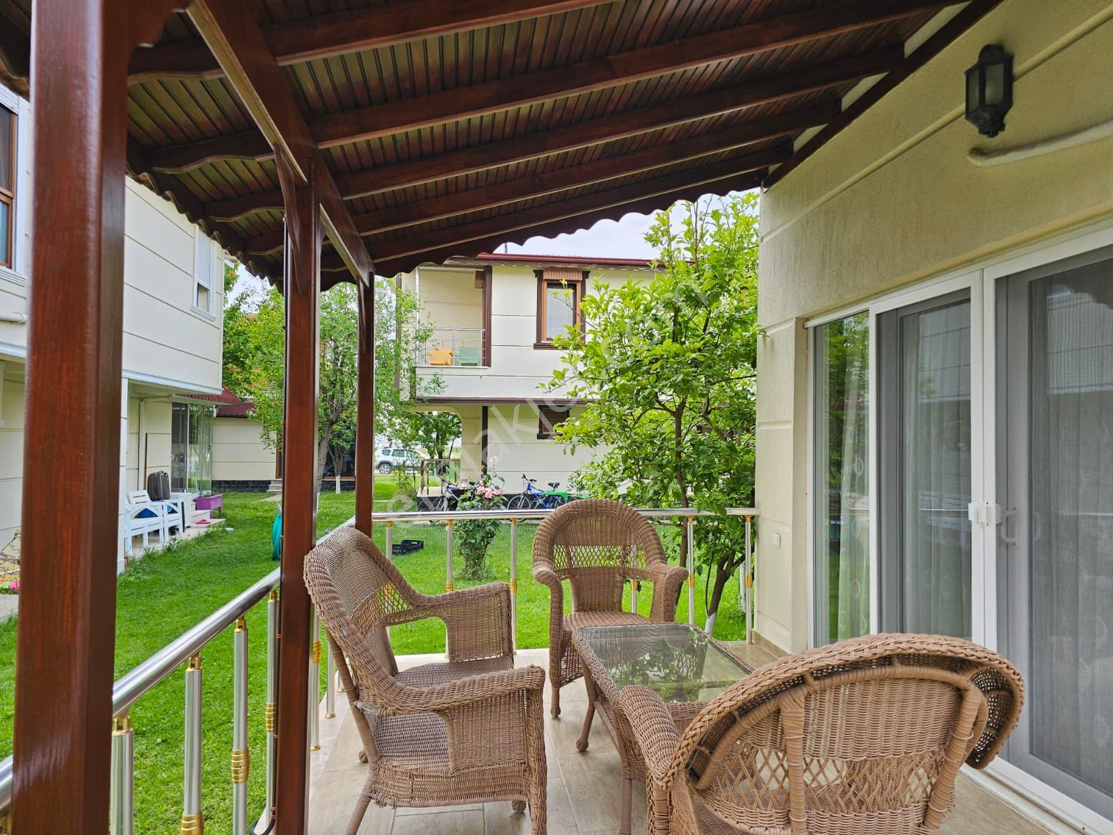 Burhaniye'de Plaja Sıfır Sitede Satılık Müstakil Villa - Görsel 28