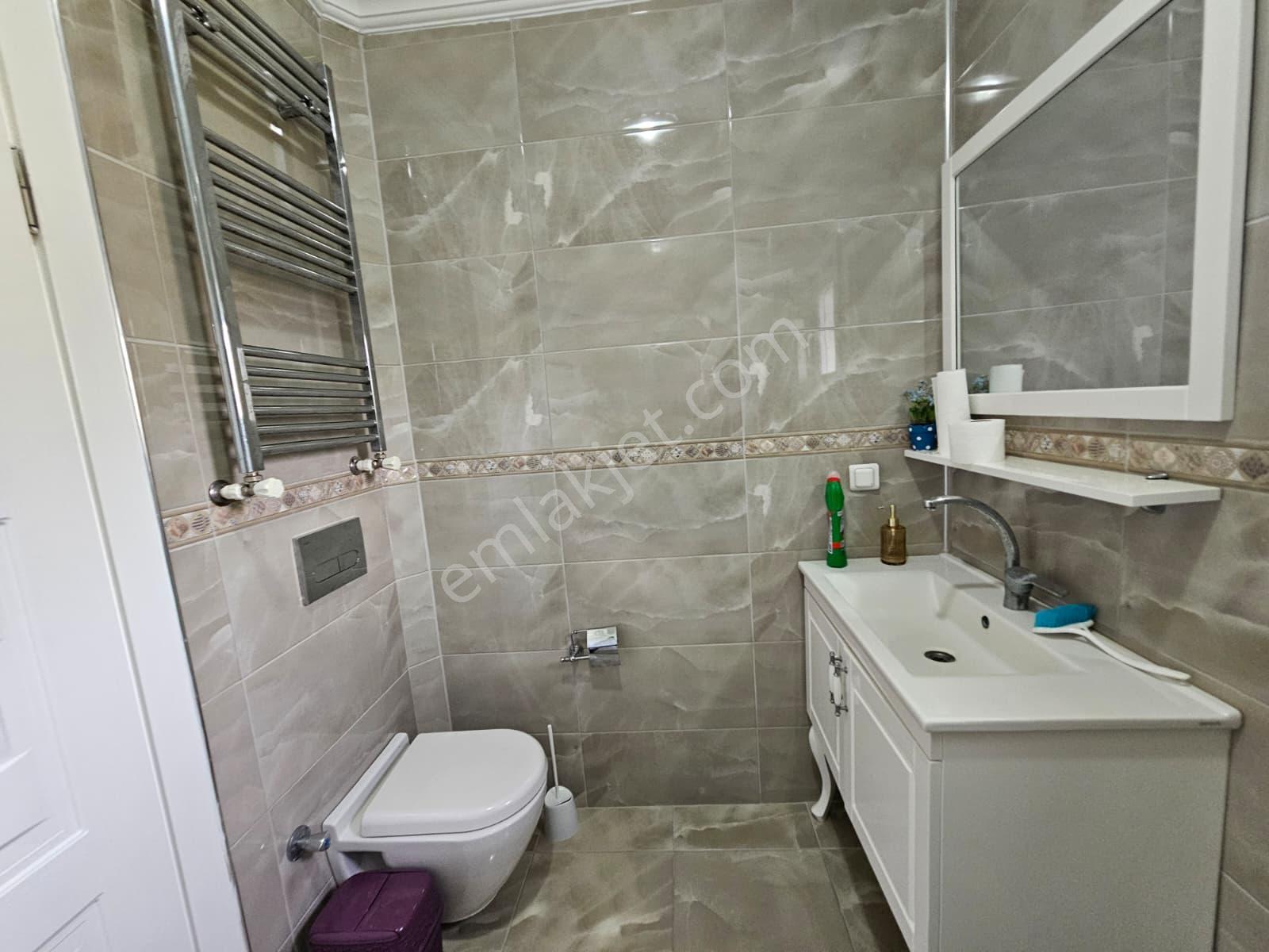 Burhaniye'de Plaja Sıfır Sitede Satılık Müstakil Villa - Görsel 18
