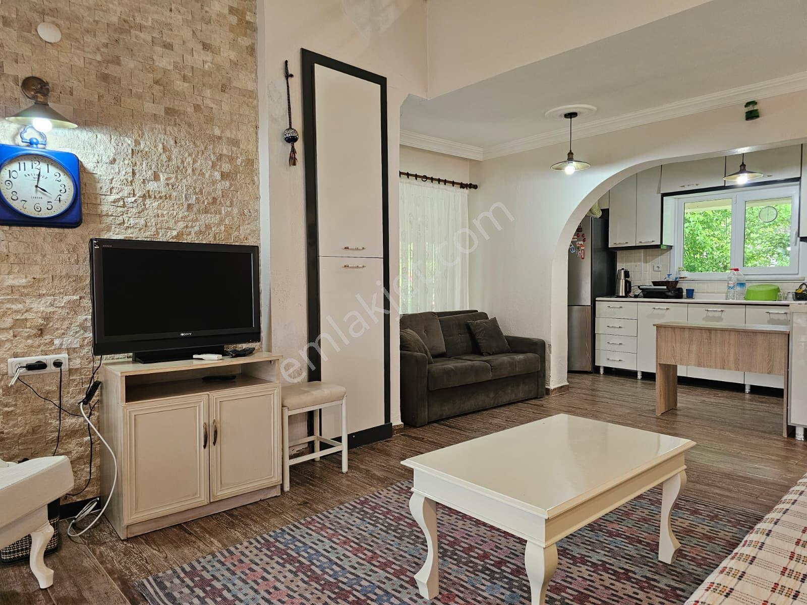 Burhaniye'de Plaja Sıfır Sitede Satılık Müstakil Villa - Görsel 8