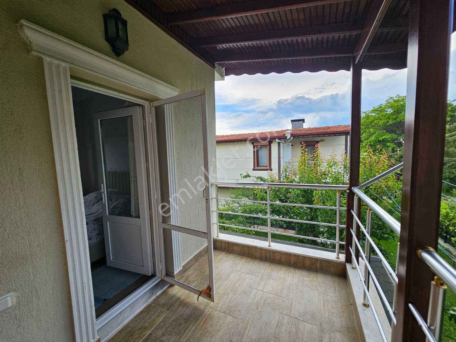 Burhaniye'de Plaja Sıfır Sitede Satılık Müstakil Villa - Görsel 25