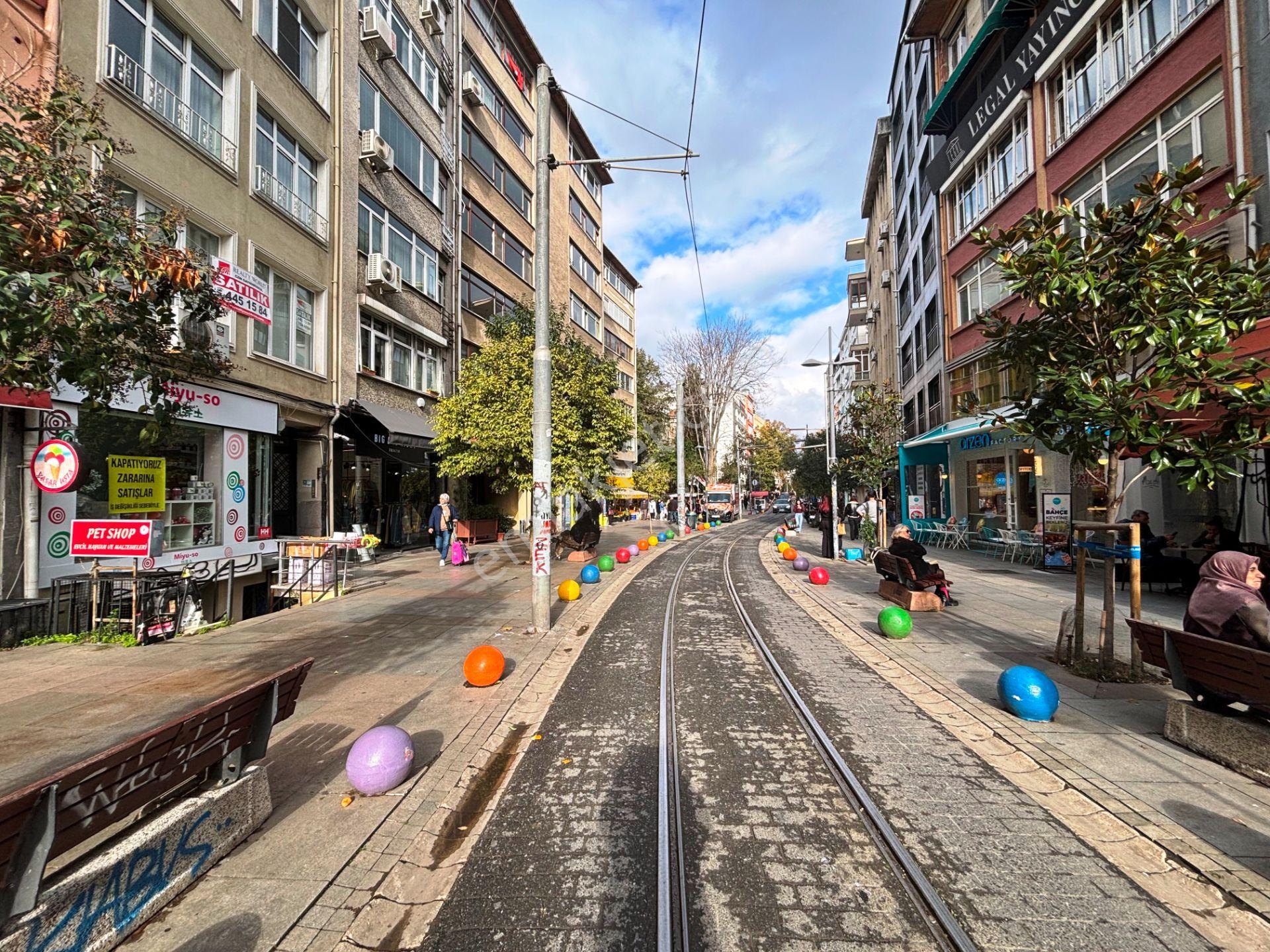 Tramvay Yoluna İlk Binada 70m2 İskanlı Asma Katlı Satılık Dükkan
