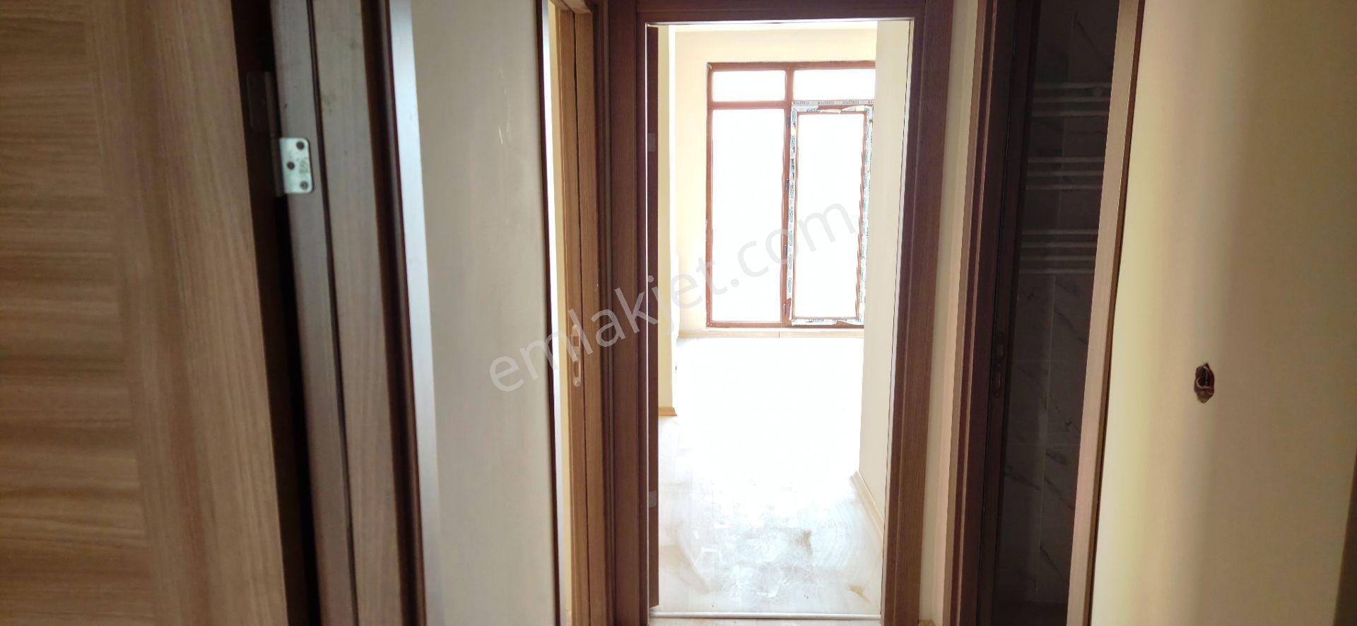 Bayramoğlu 5 Yıllık Sitede 2 Banyo 2 Balkonlu 160m2 Satılık 3+1 - Görsel 12