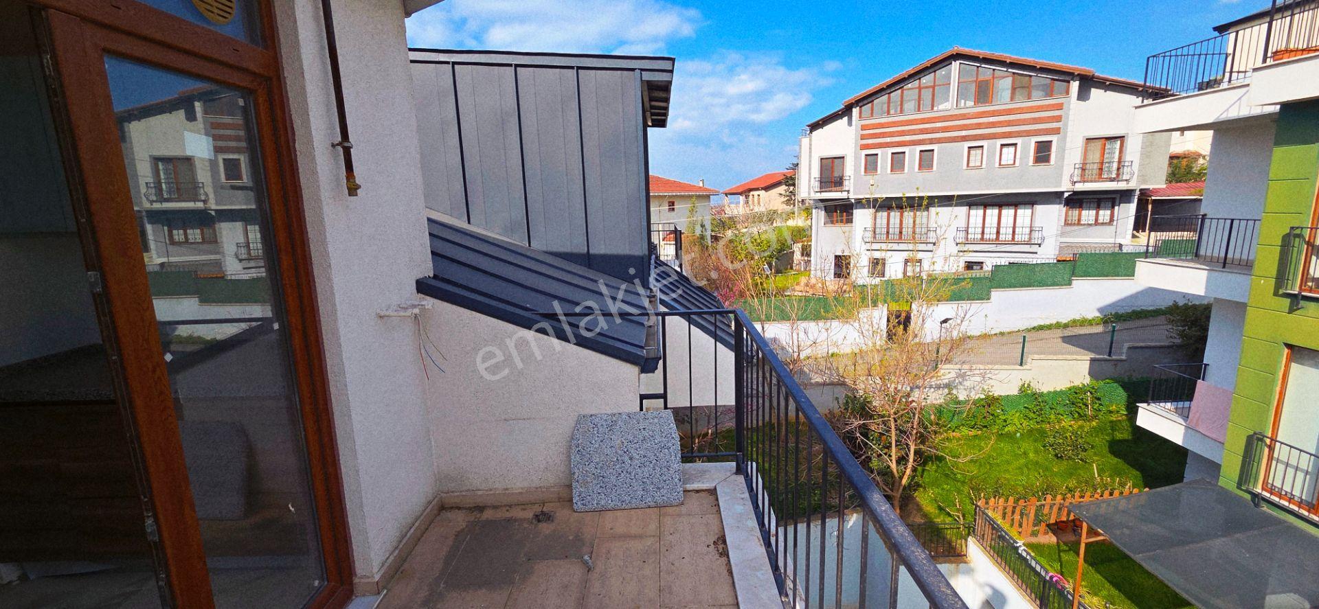 Bayramoğlu 5 Yıllık Sitede 2 Banyo 2 Balkonlu 160m2 Satılık 3+1 - Görsel 19