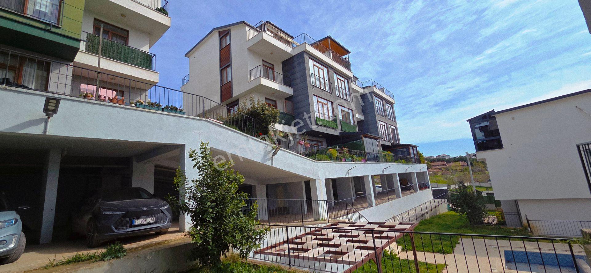 Bayramoğlu 5 Yıllık Sitede 2 Banyo 2 Balkonlu 160m2 Satılık 3+1 - Görsel 34