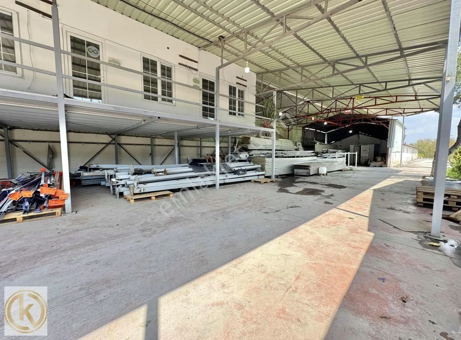 Kaymak Emlaktan Erenler'de 1.900 M2 Kiralık Depo