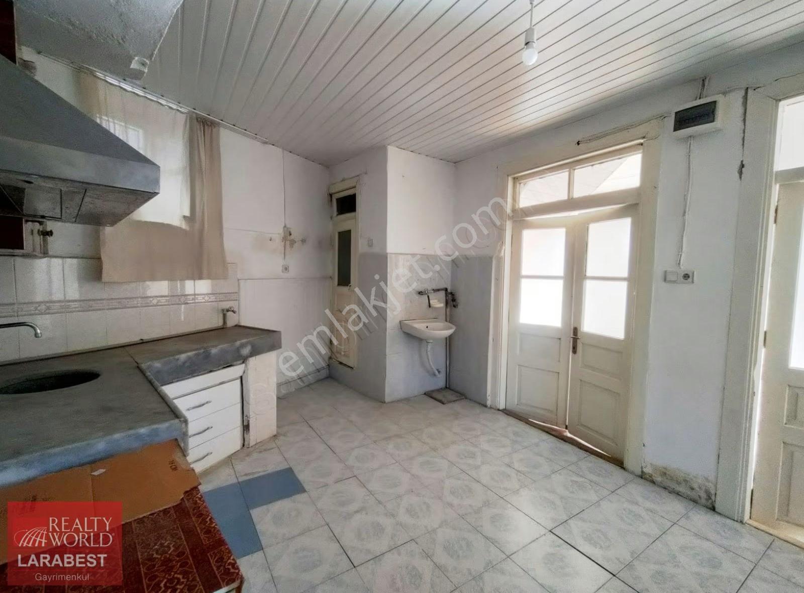 Elmalı Tapu Müdürlüğü Yakınında 6+2 Dükkanlı Depolu 2 Katlı Ev - Görsel 24