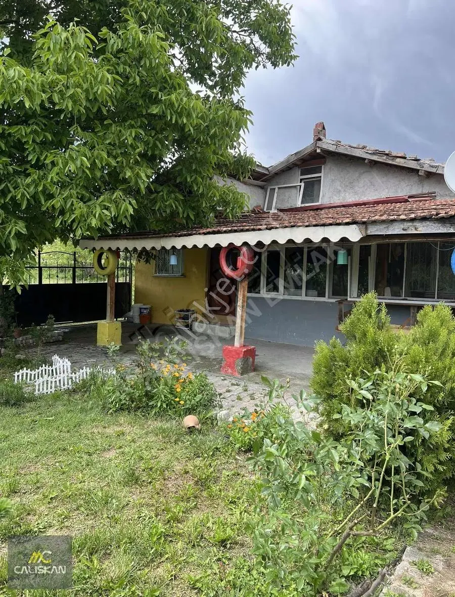 Emirseyit'te Satılık 3077 M2 Bahçe - Elektrik-su-yol Mevcut