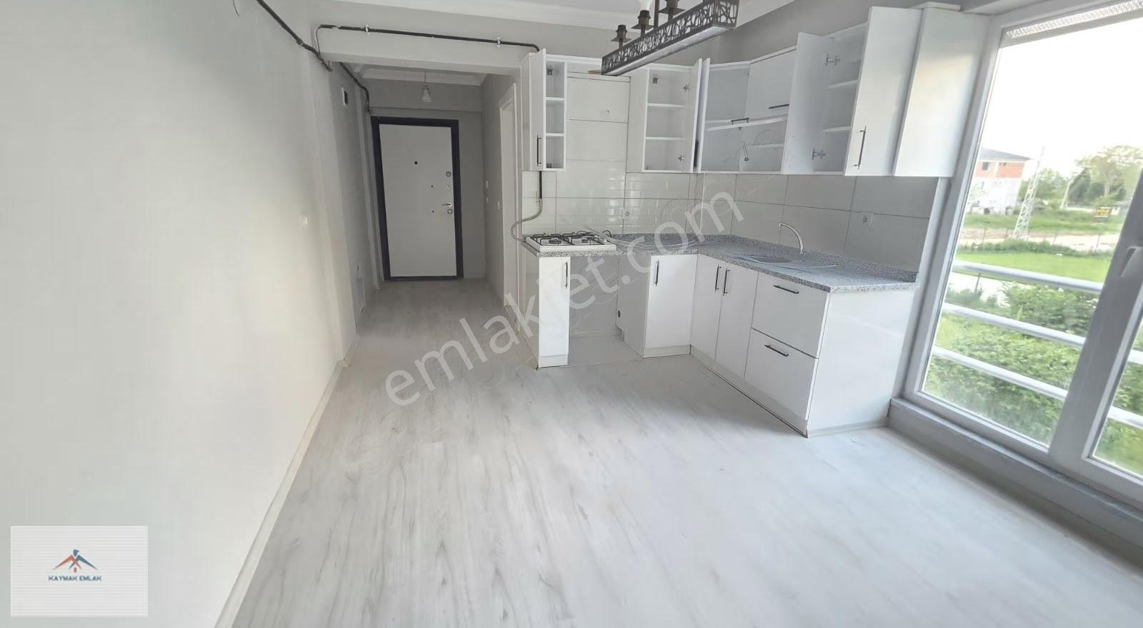 Orta Kat Hastaneye Yakın 1+1 Kiralık Daire - Görsel 2