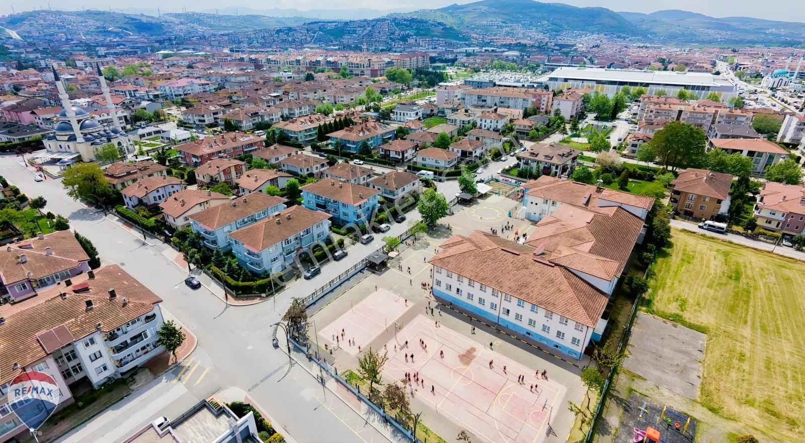 Remax Mavi'den, Serdivan Avm Yanı, Kapalı Garajlı, 3+1 Boş Daire - Görsel 2