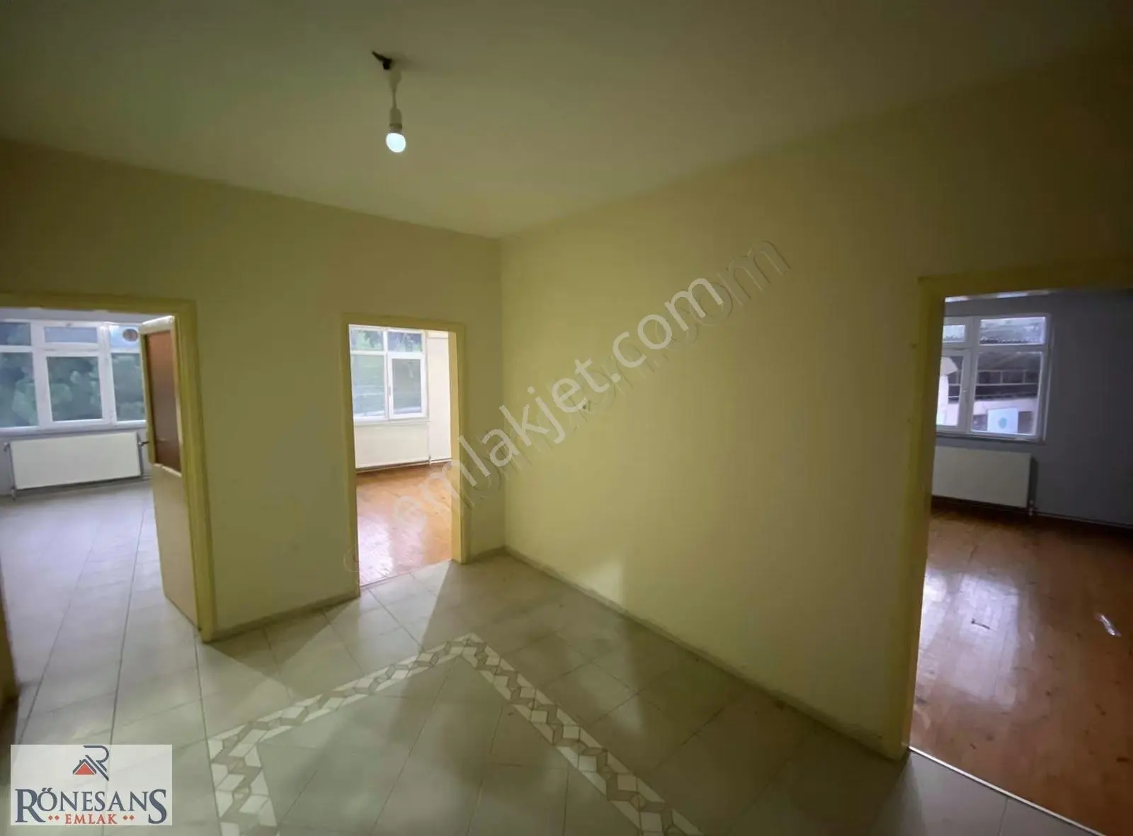 Rönesans Emlaktan Geniş 2+1 Kiralık Daire