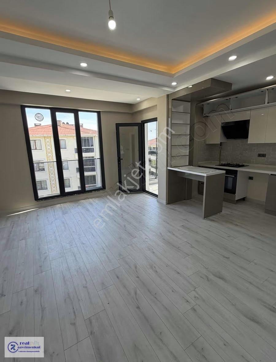 Rumeli Mah.havuzlu Site İçerisinde Güney Cephe 1+1 Satılık Daire