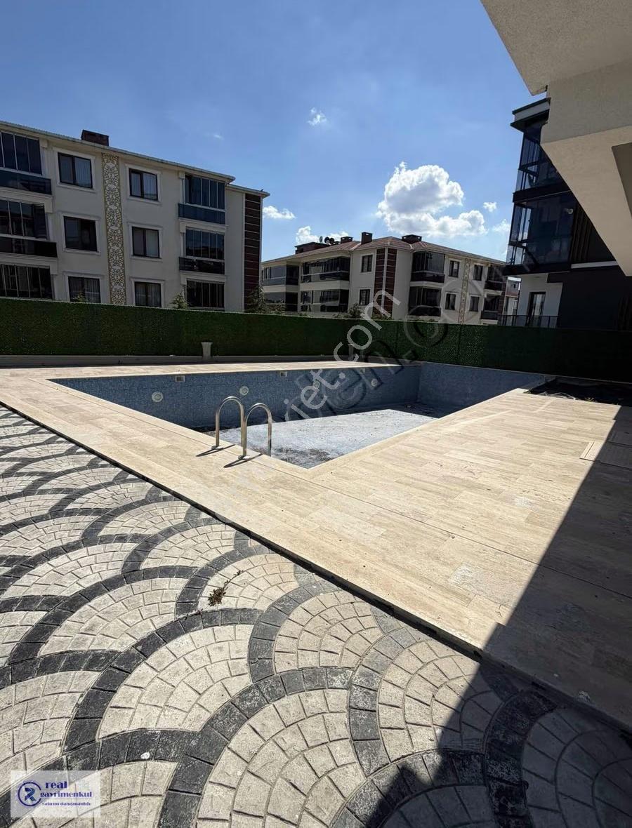 Rumeli Mah.havuzlu Site İçerisinde Güney Cephe 1+1 Satılık Daire - Görsel 3