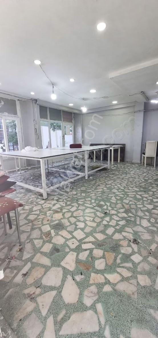Küçükçekmece Atatürk Mahallesi Cemevi Yanında Kiralık Dükkan