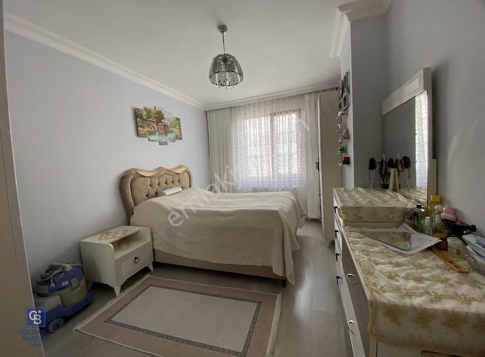 Sancaktepe Merve Mah.de Site İçi Ara Kat 2+1 100m² Satılık Daire - Görsel 12