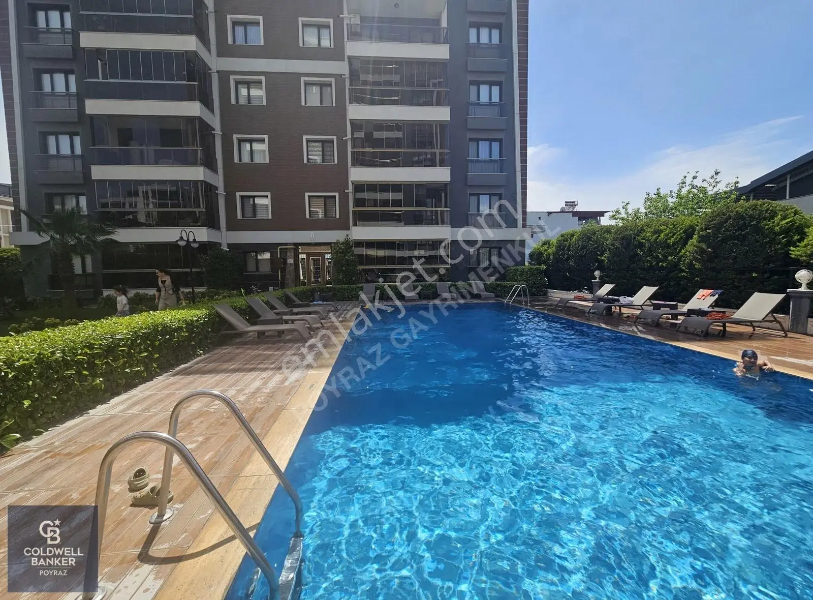 Buca Yenigün'de Havuzlu Sitede Lüks 3+1 Daire - Ara Kat