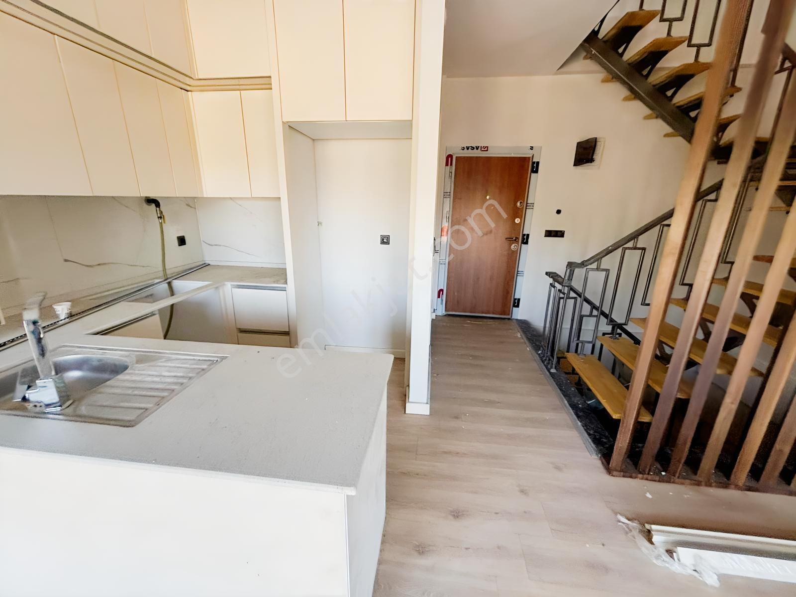 Foça 'da Deniz Manzaralı, Oturuma Hazır Dubleks Villa - Görsel 11