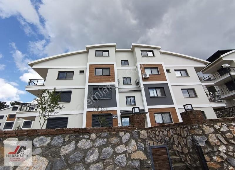 Akbük'te Kiralık Havuzlu Sitede 3+1 Manzaralı Dubleks - Görsel 5