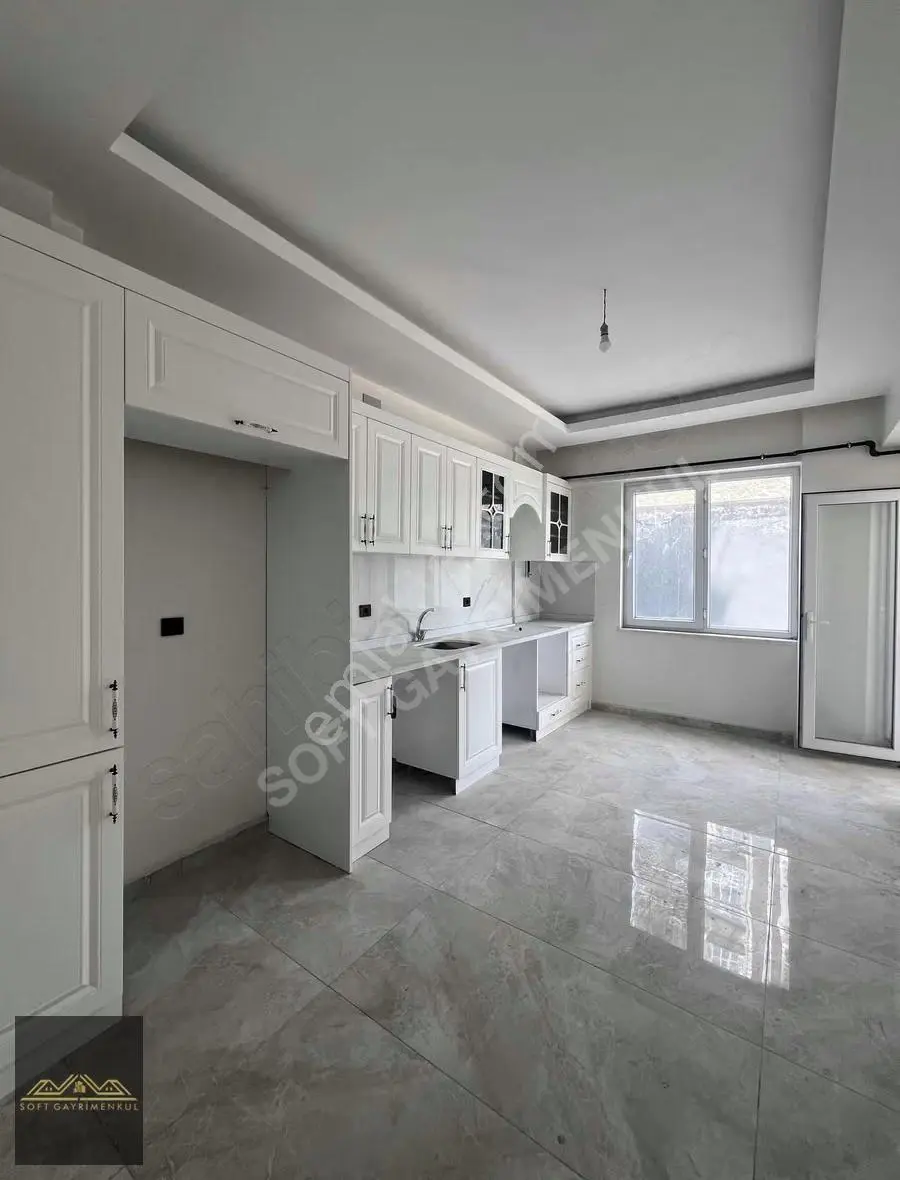 Beykent Merkezi Konum Ticari Bölgede 2+1 Ferah Giriş Katı