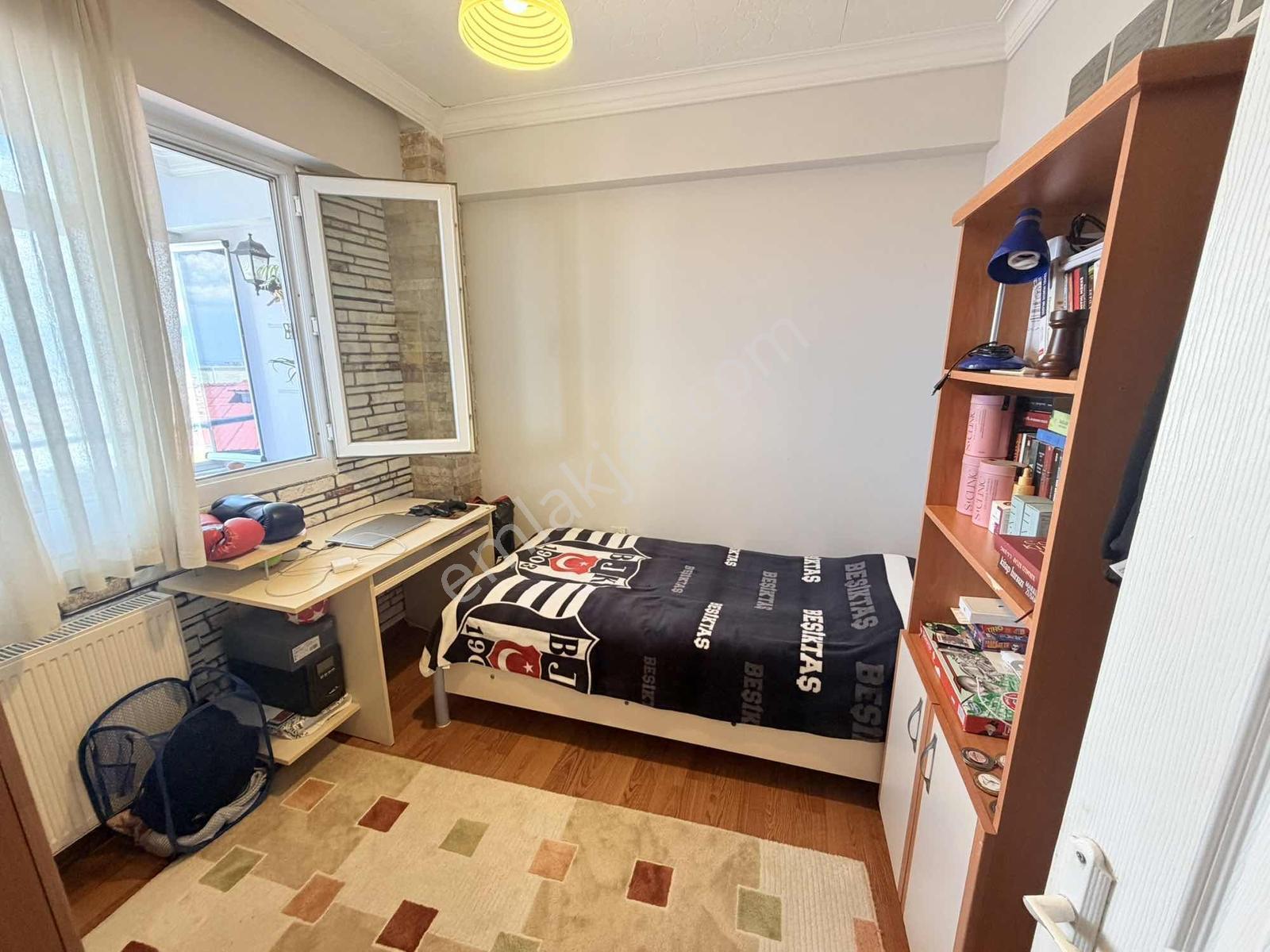Gülyaka Mah. 16 Senelik Otoparklı Manzaralı 3+1 Lüx Daire - Görsel 9