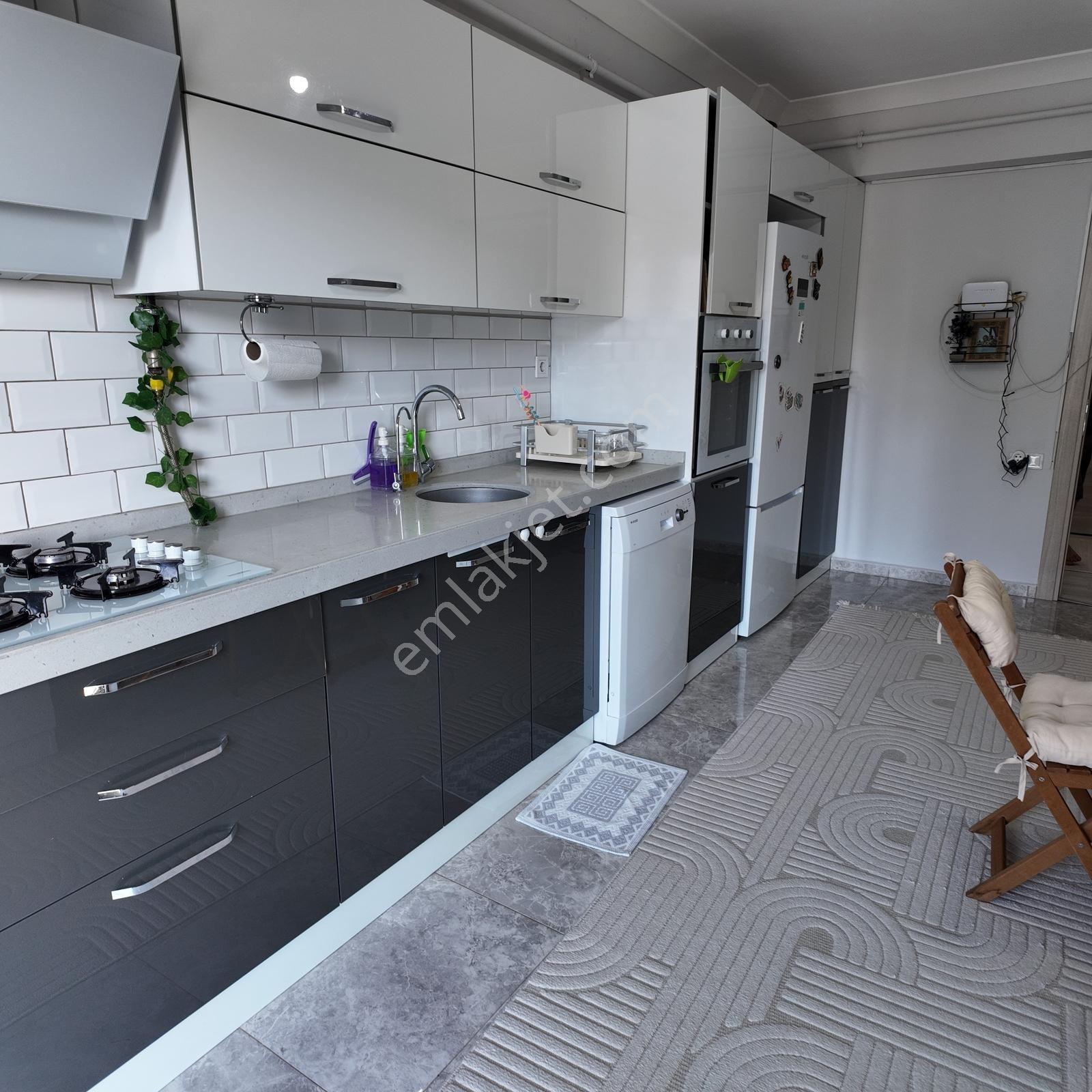 Hürriyet Mahallesi 3 Katlı Karahan City Sitesinde 210 M2 Dubleks - Görsel 15