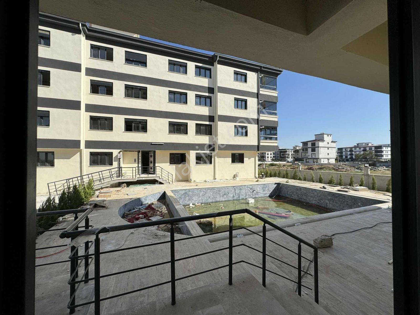 Bakan Dan Havuzlu Sitede Bahçeli 2+1 Kapalı Mutfak - Görsel 24