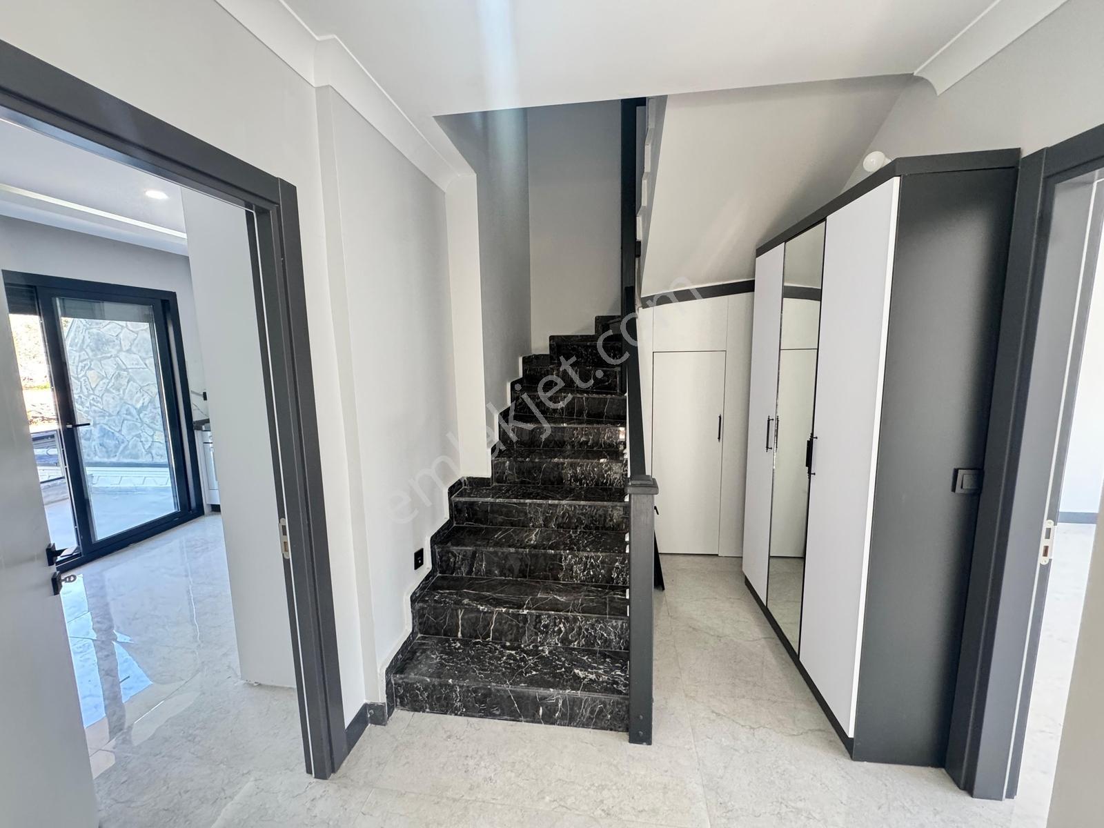 Kerim'den Küçükkuyu'da Müstakil Bahçeli Lüx 3+1 Satılık Villa - Görsel 19