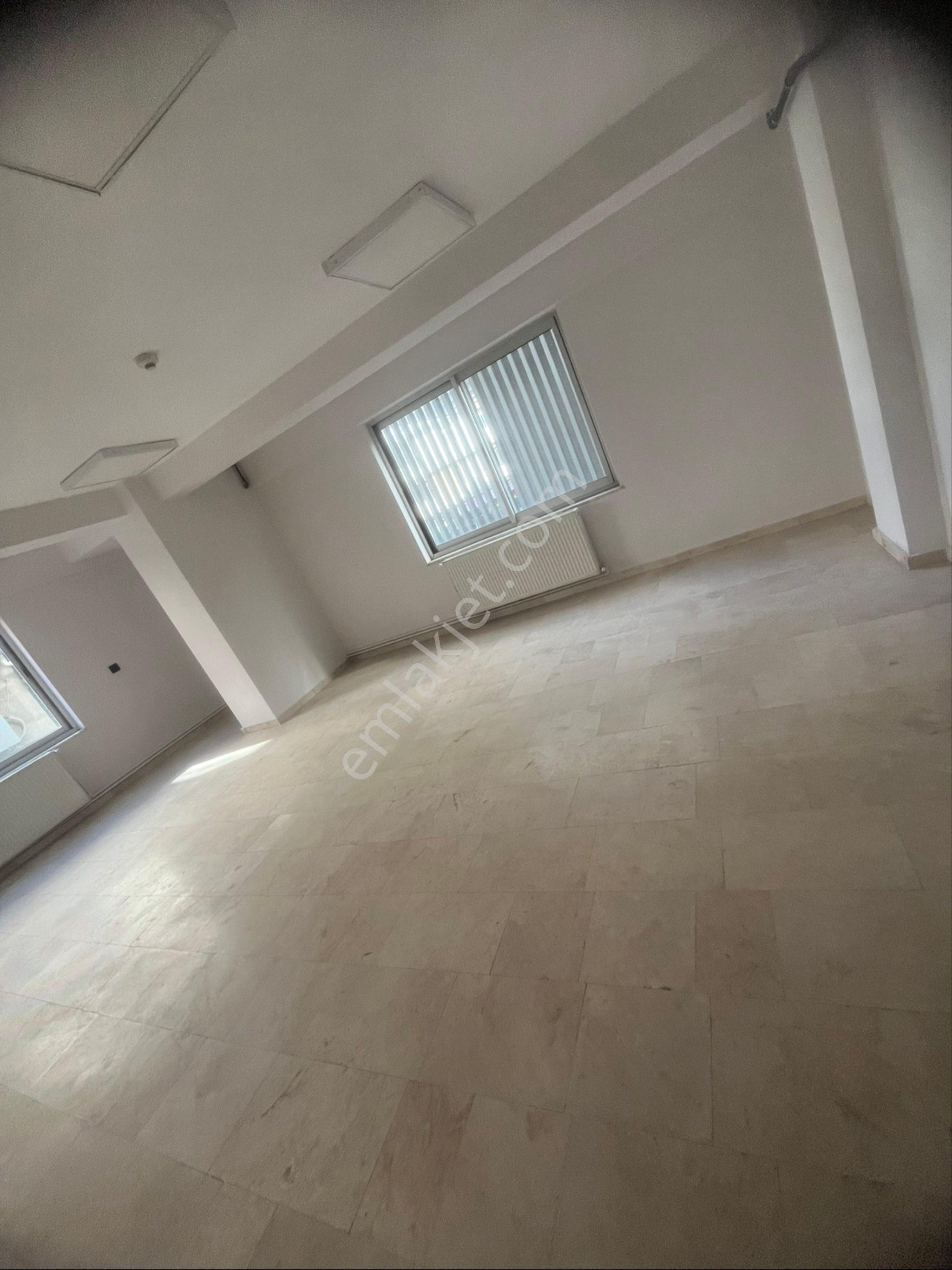 Denizli Merkezefendi Belediyesi Arkası Saltak Civarı 70m2 Asansörlü Satılık Büro Ofis