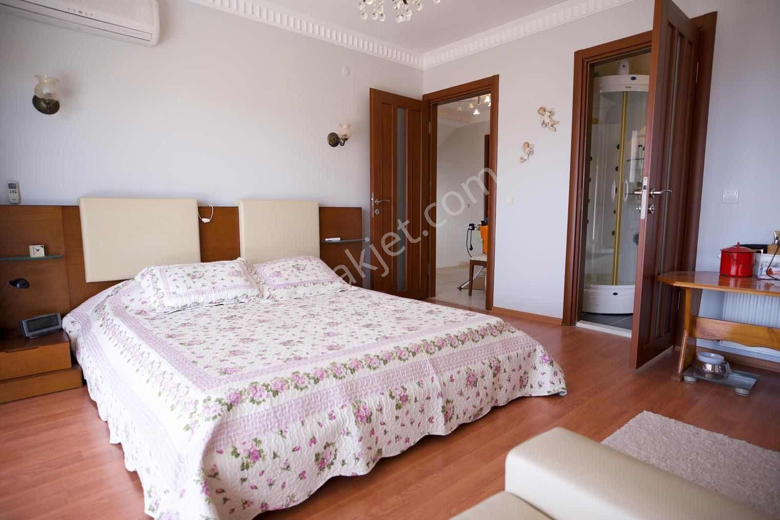 Kuşadası Marina Bölgesi 400m2 Arsa Kullanımı Deniz Manzaralı - Görsel 9