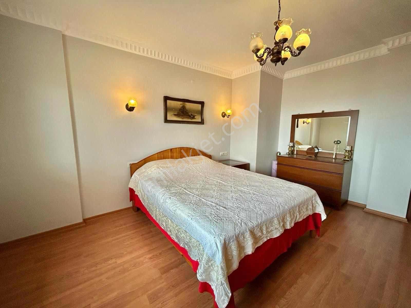 Kuşadası Marina Bölgesi 400m2 Arsa Kullanımı Deniz Manzaralı - Görsel 6