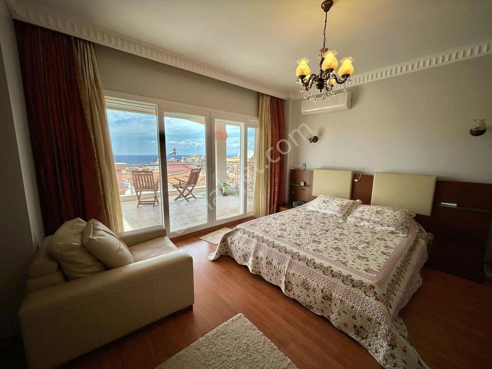 Kuşadası Marina Bölgesi 400m2 Arsa Kullanımı Deniz Manzaralı - Görsel 5
