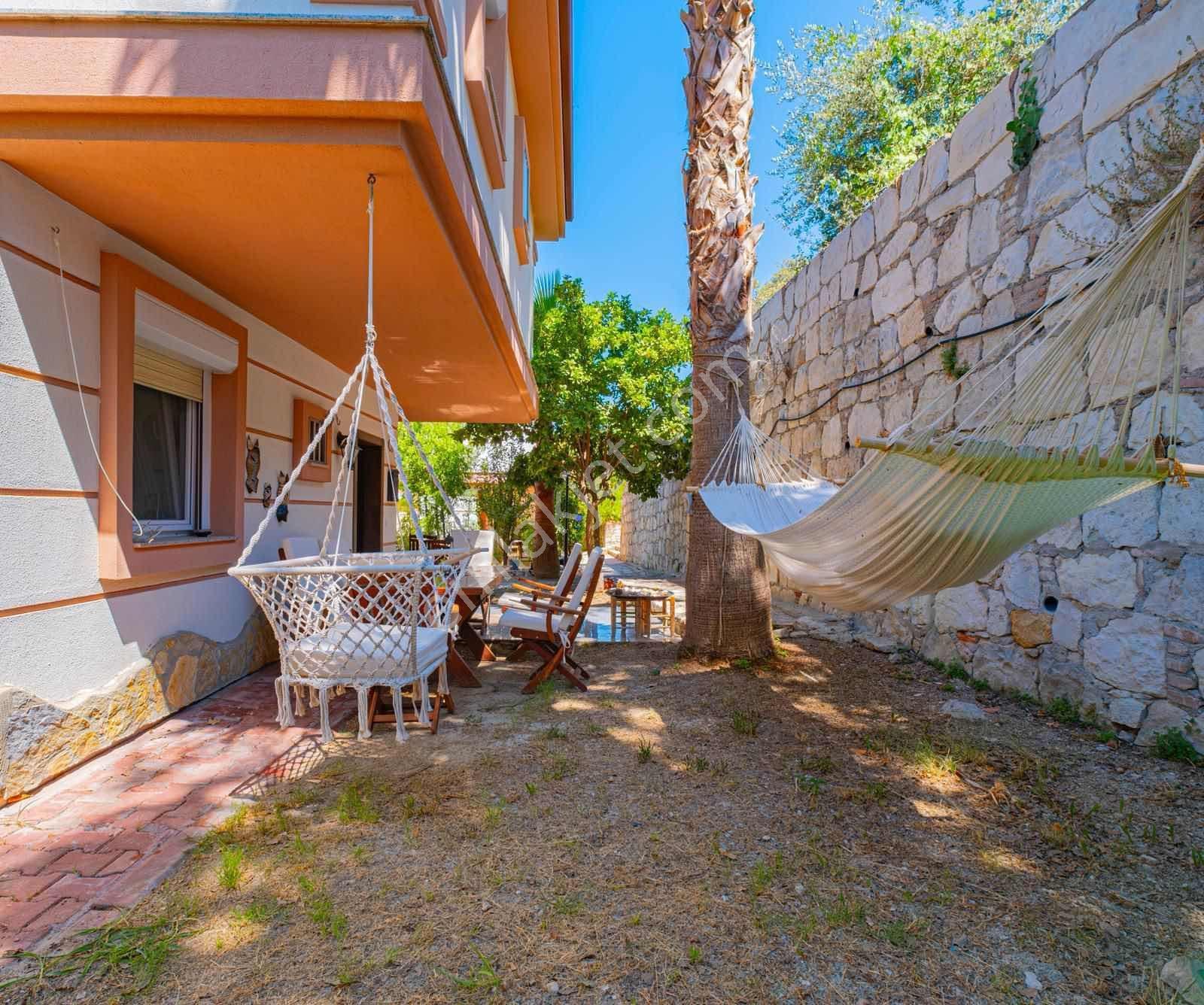 Kuşadası Marina Bölgesi 400m2 Arsa Kullanımı Deniz Manzaralı - Görsel 4
