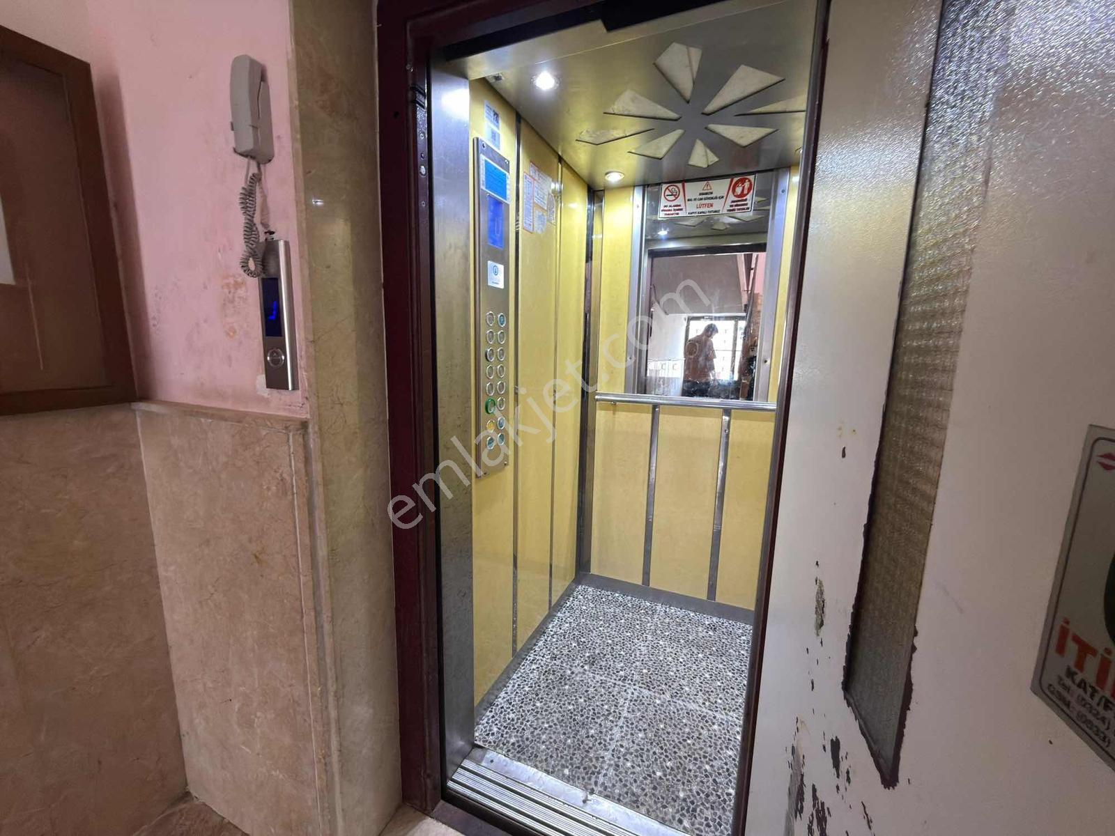 Erdemli Akdeniz Mahallesinde Denize Sıfır 3+1 Daire - Görsel 36