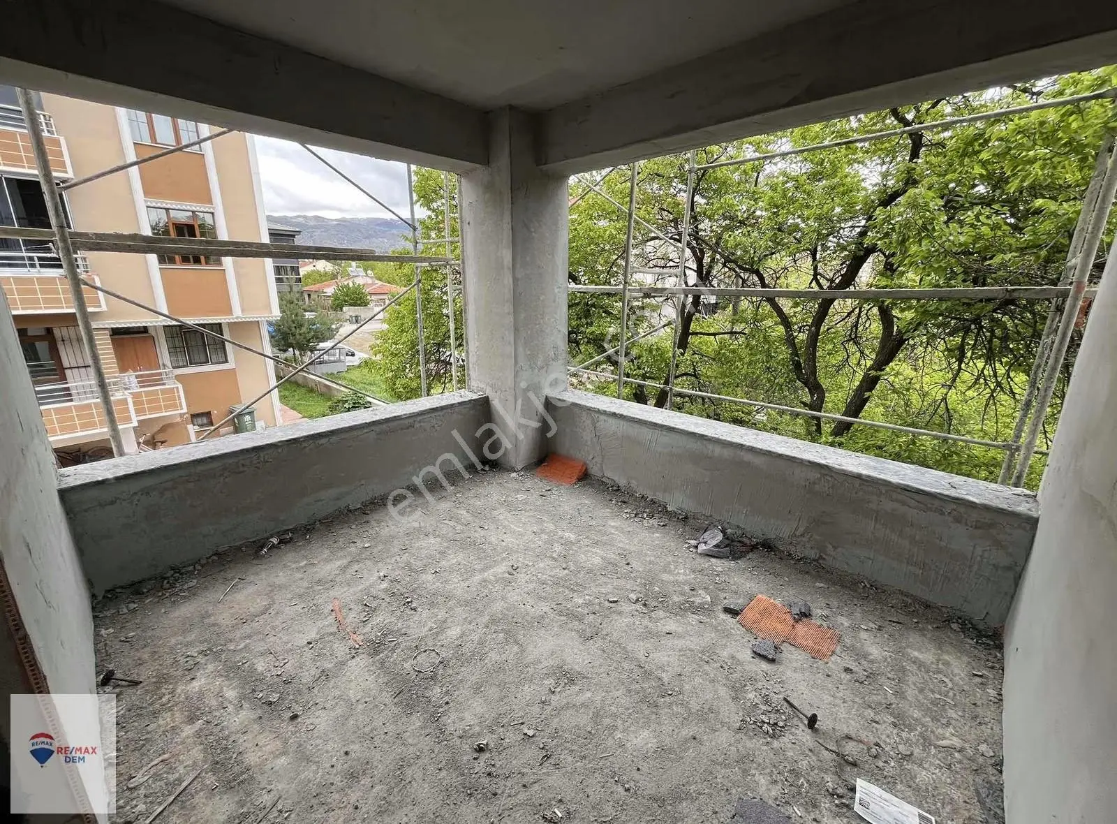 Remax Dem'den İnönü Mah. Ara Kat 3+1 Satılık 152 M2 Lüks Daire - Görsel 3