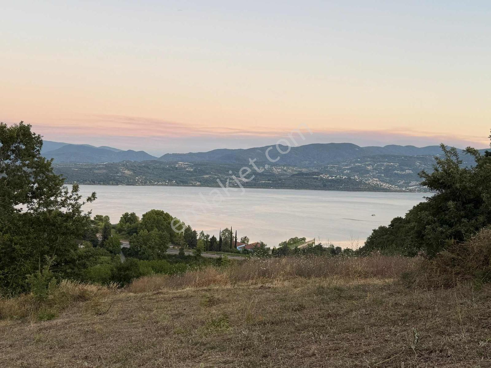 Remax Vira'dan Göl Manzaralı 4449m2 Tarla - Görsel 6