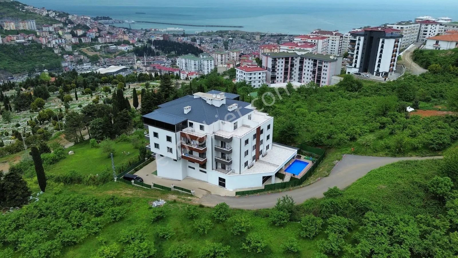 Trabzon'da Satılık Havuzlu Müstakil Bina - Görsel 5