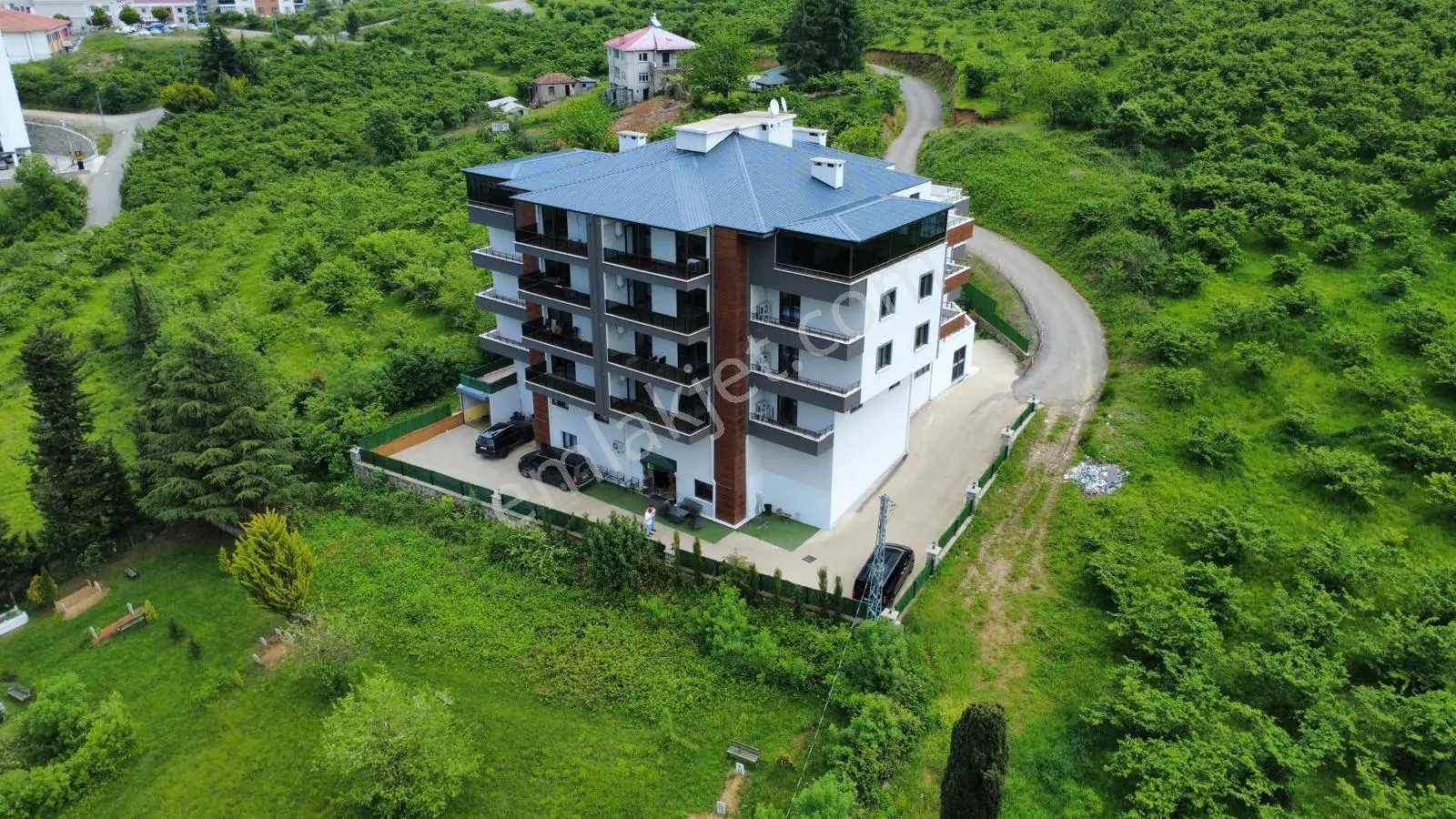 Trabzon'da Satılık Havuzlu Müstakil Bina - Görsel 2