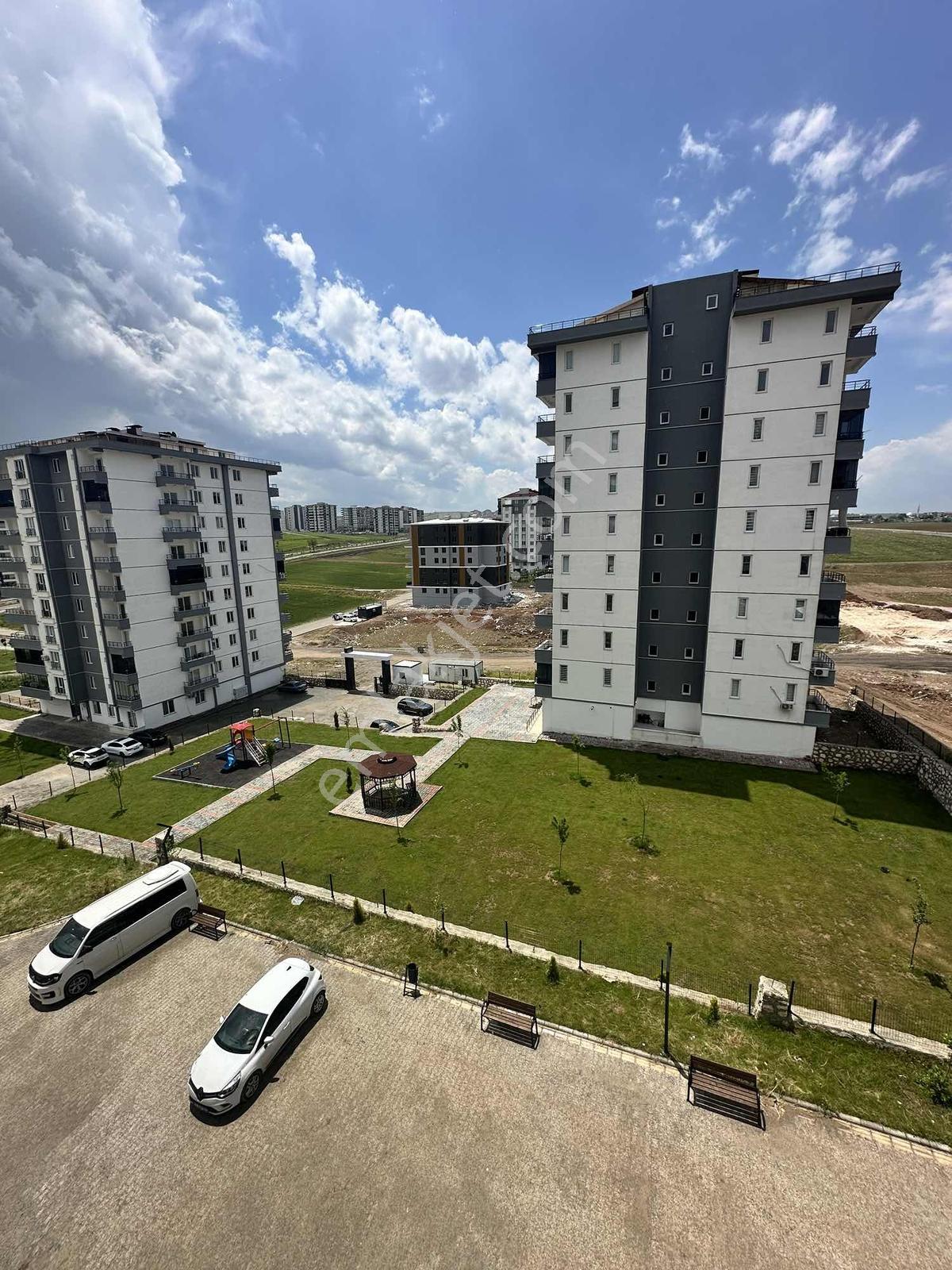 Turan Emlak'tan Yeni Şehir Mah.de Kiralık 2+0 Daire - Görsel 3