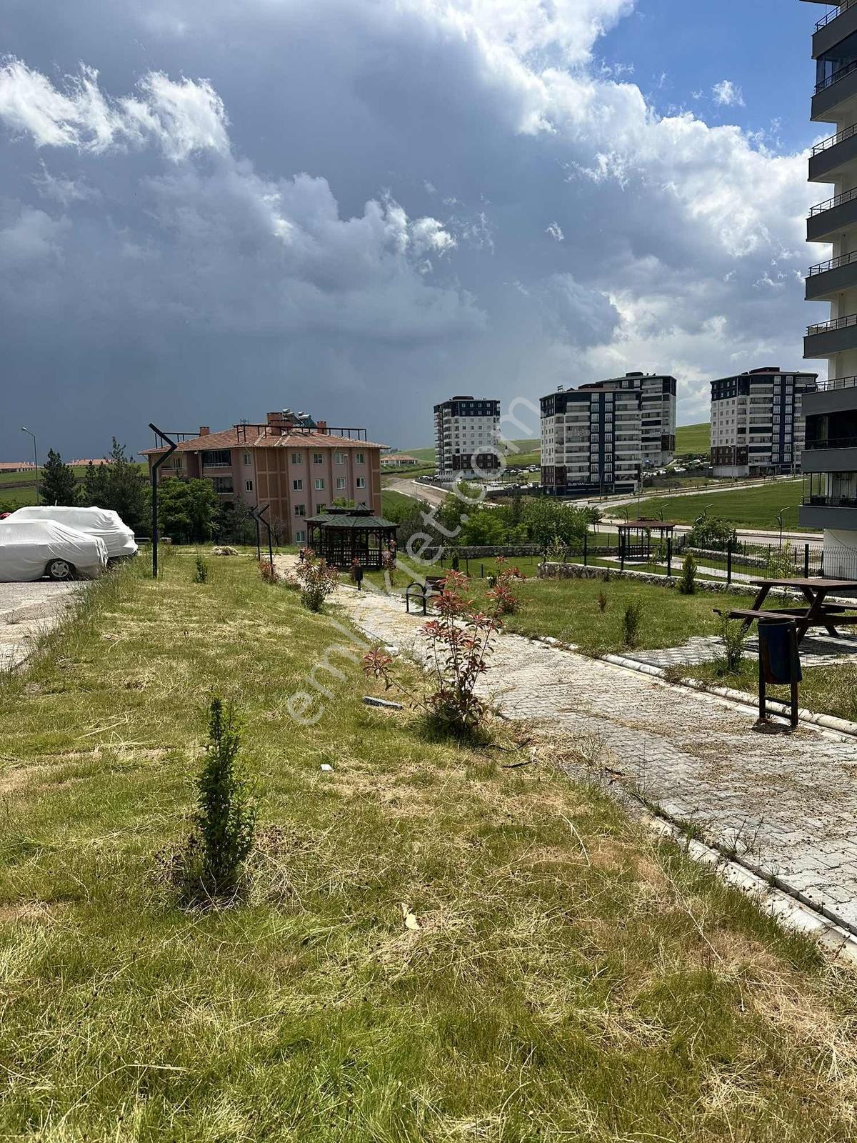 Turan Emlak'tan Yeni Şehir Mah.de Kiralık 2+0 Daire - Görsel 7