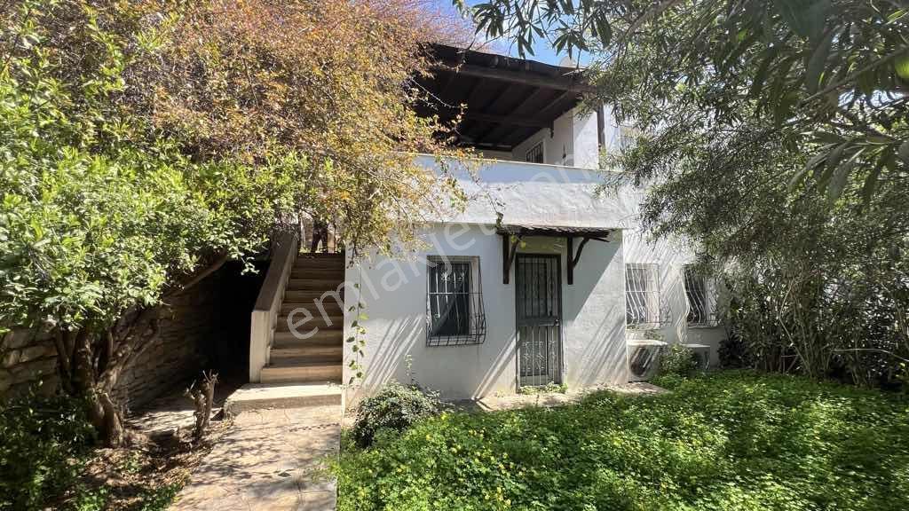 Bitez Asarlık Satılık Geniş Bahçeli Müstakil Villa