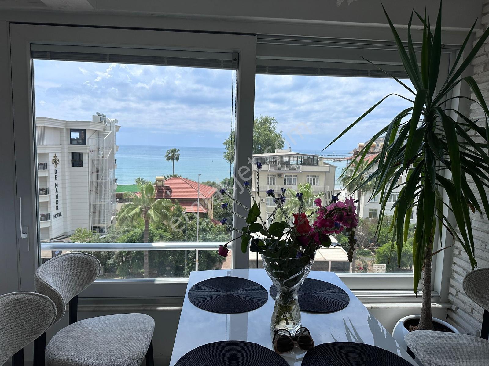 Alanya Merkezde Denize Sıfır 2+1 Komple Eşyalı Daire - Görsel 2