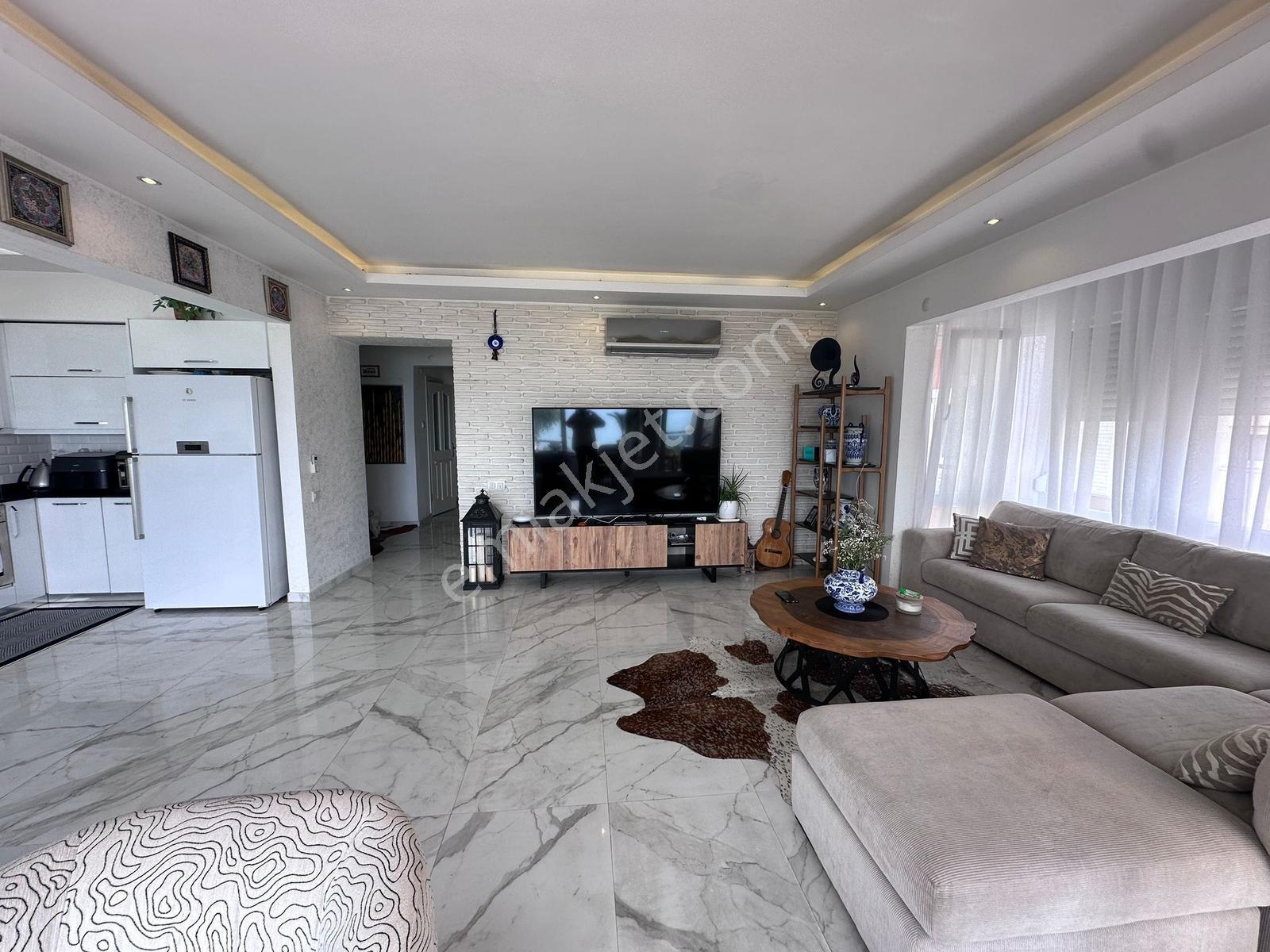 Alanya Merkezde Denize Sıfır 2+1 Komple Eşyalı Daire - Görsel 12
